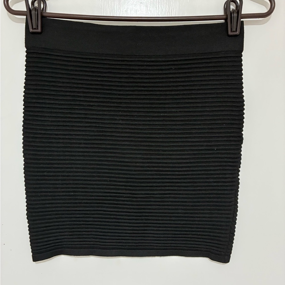 Elegant Black Ribbed Mini Pencil Skirt
